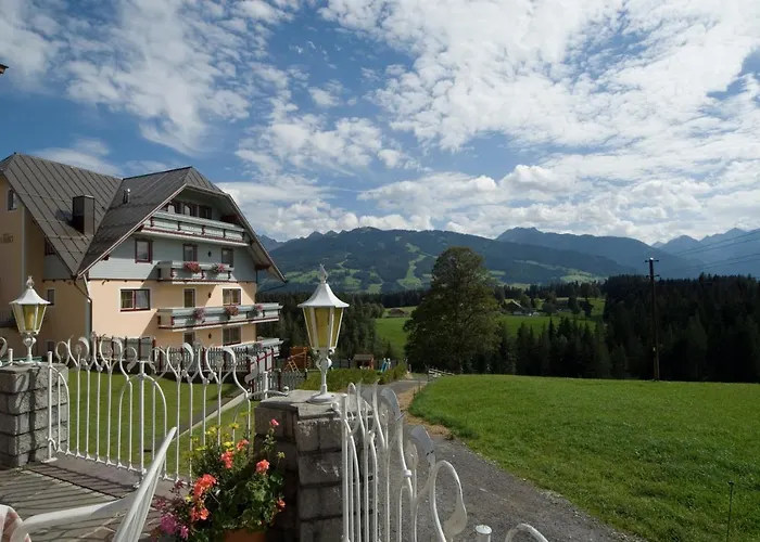 Neuwirt Hotel 4*