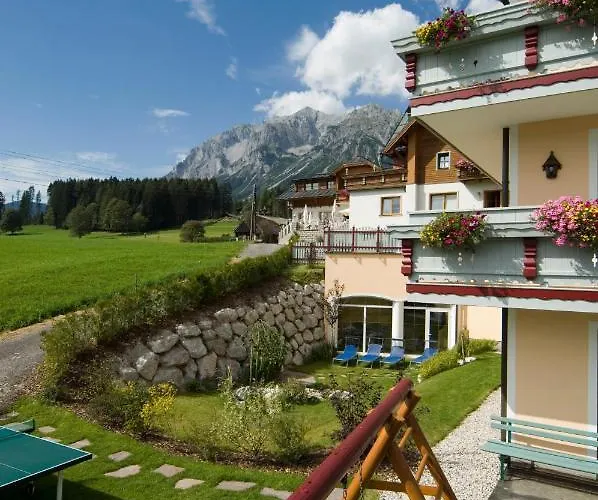 Neuwirt Hotel 4*